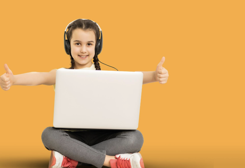 Cero y Uno están cargando una nueva aventura: personajes que enseñan a pensar en código